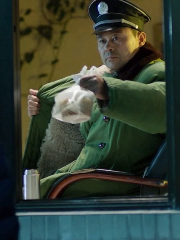 纪律如铁，柔情似水}