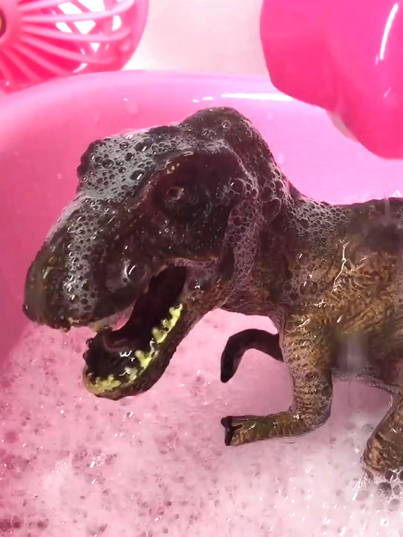 恐龙世界玩具视频}