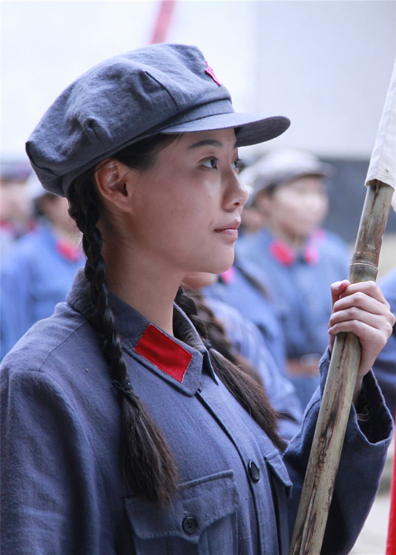 巴山女红军}