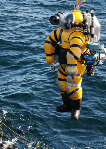 击沉露茜塔尼亚号豪华邮轮的阴暗秘密}