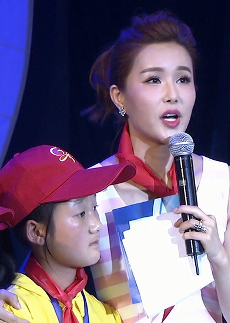 百位明星关注留守儿童}