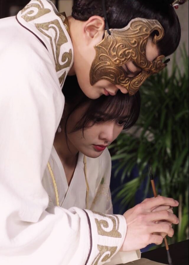 王爷你的面具掉了}